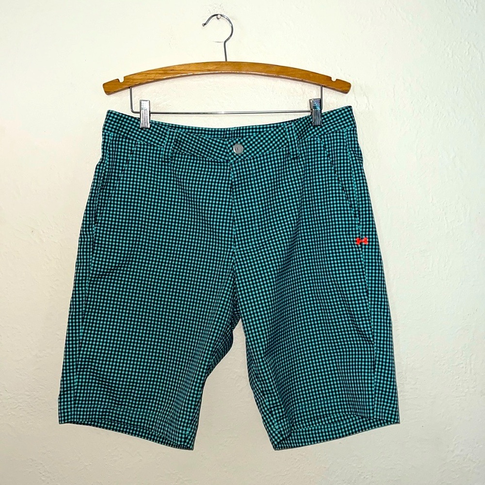 Mens 36 Under Armour golf shorts